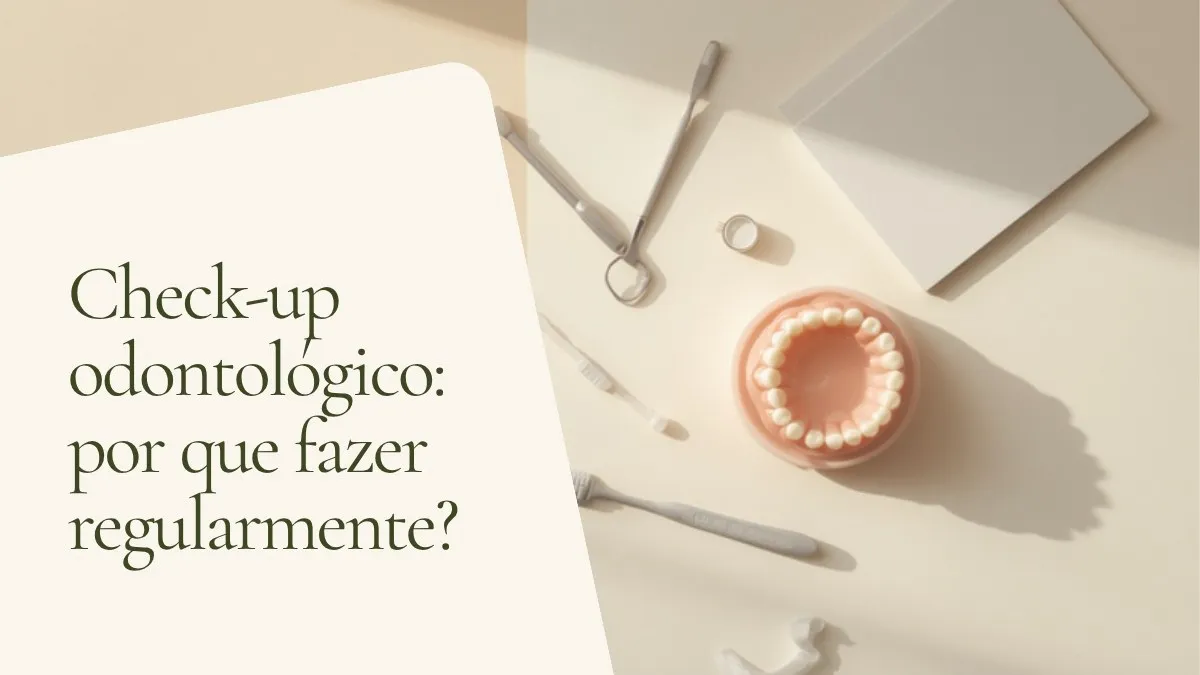 Objetos de odontologia relacionados ao tema sobre superfície clara — capa do artigo 'Check-up odontológico: por que fazer regularmente?', do consultório da Dra. Cléo Salustiano, dentista na Mooca, São Paulo.