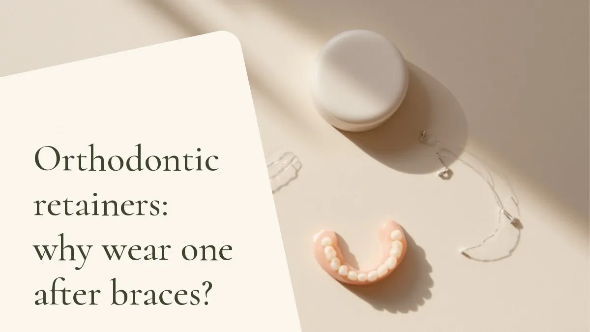 Dental items related to the topic on a light surface — cover of the article 'Orthodontic retainers: why wear one after braces?', from the dental office of Dr. Cléo Salustiano, dentist in Mooca, São Paulo.