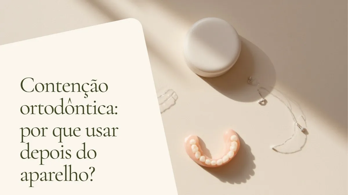 Objetos de odontologia relacionados ao tema sobre superfície clara — capa do artigo 'Contenção ortodôntica: por que usar depois do aparelho?', do consultório da Dra. Cléo Salustiano, dentista na Mooca, São Paulo.