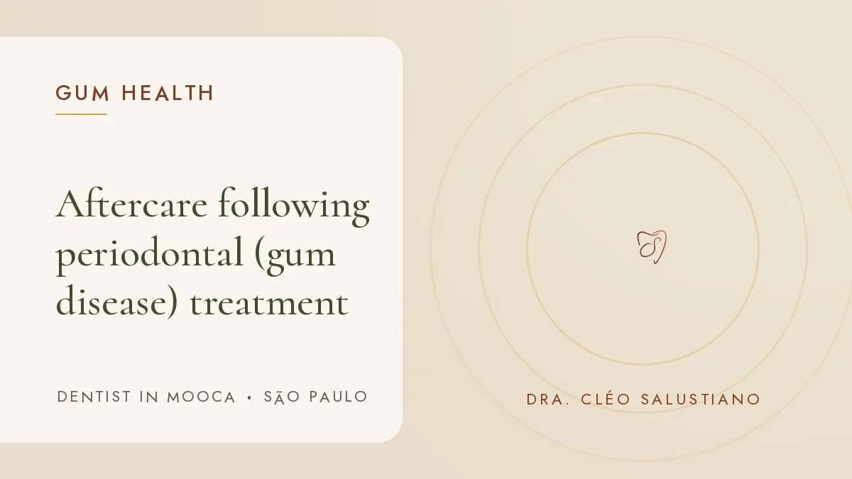 Dental objects on a light surface — cover of the article 'Aftercare following periodontal (gum disease) treatment', from the dental office of Dr. Cléo Salustiano, a dentist in Mooca, São Paulo.