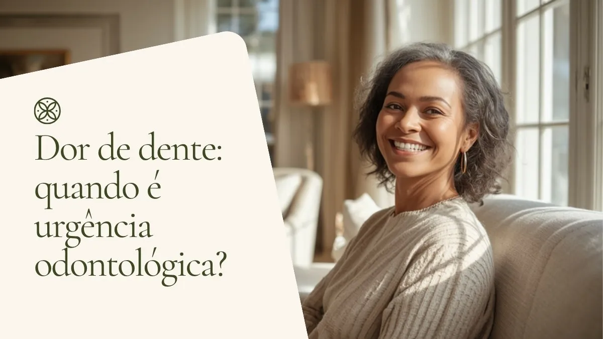 Pessoa sorrindo de forma natural — capa do artigo 'Dor de dente: quando é urgência odontológica?', do consultório da Dra. Cléo Salustiano, dentista na Mooca, São Paulo.