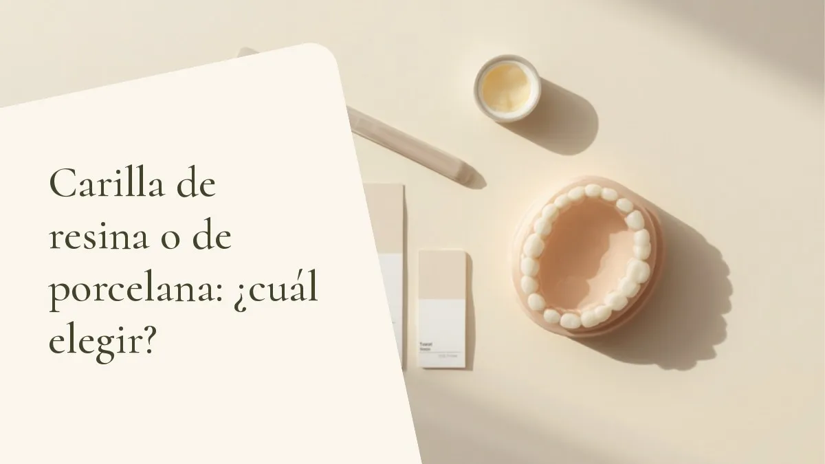 Objetos de odontología relacionados con el tema sobre una superficie clara — portada del artículo 'Carilla de resina o de porcelana: ¿cuál elegir?', del consultorio de la Dra. Cléo Salustiano, dentista en Mooca, São Paulo.