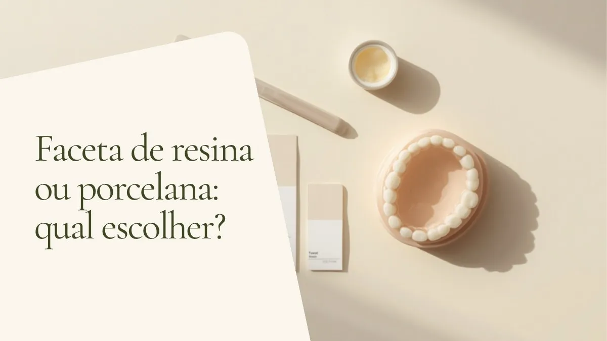 Objetos de odontologia relacionados ao tema sobre superfície clara — capa do artigo 'Faceta de resina ou porcelana: qual escolher?', do consultório da Dra. Cléo Salustiano, dentista na Mooca, São Paulo.