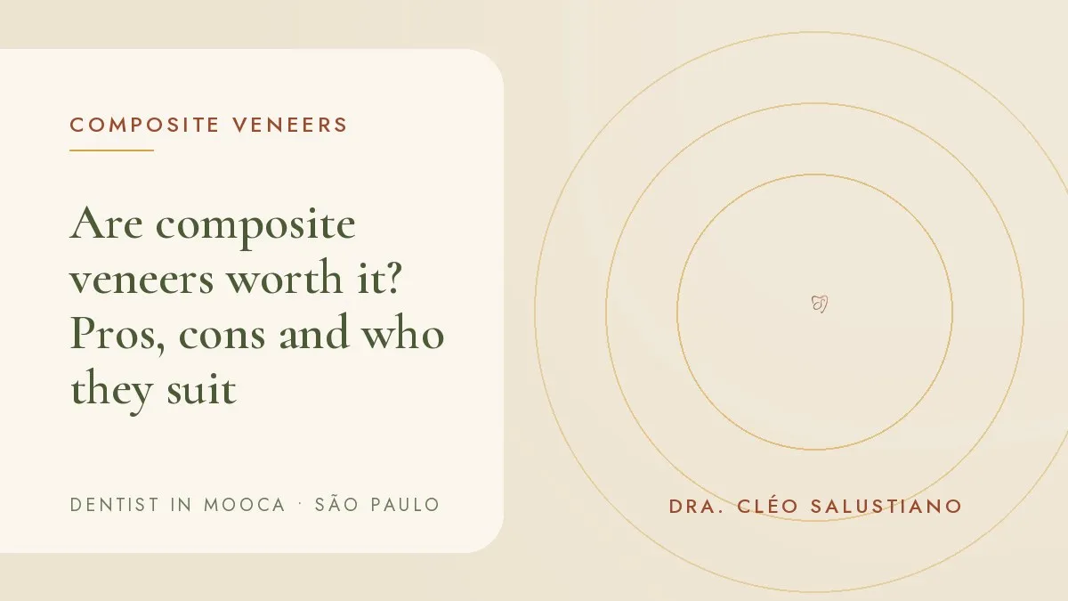 Smile with composite veneers and a dental mirror — cover of the article 'Are composite veneers worth it?', from the office of Dr. Cléo Salustiano, dentist in Mooca, São Paulo.