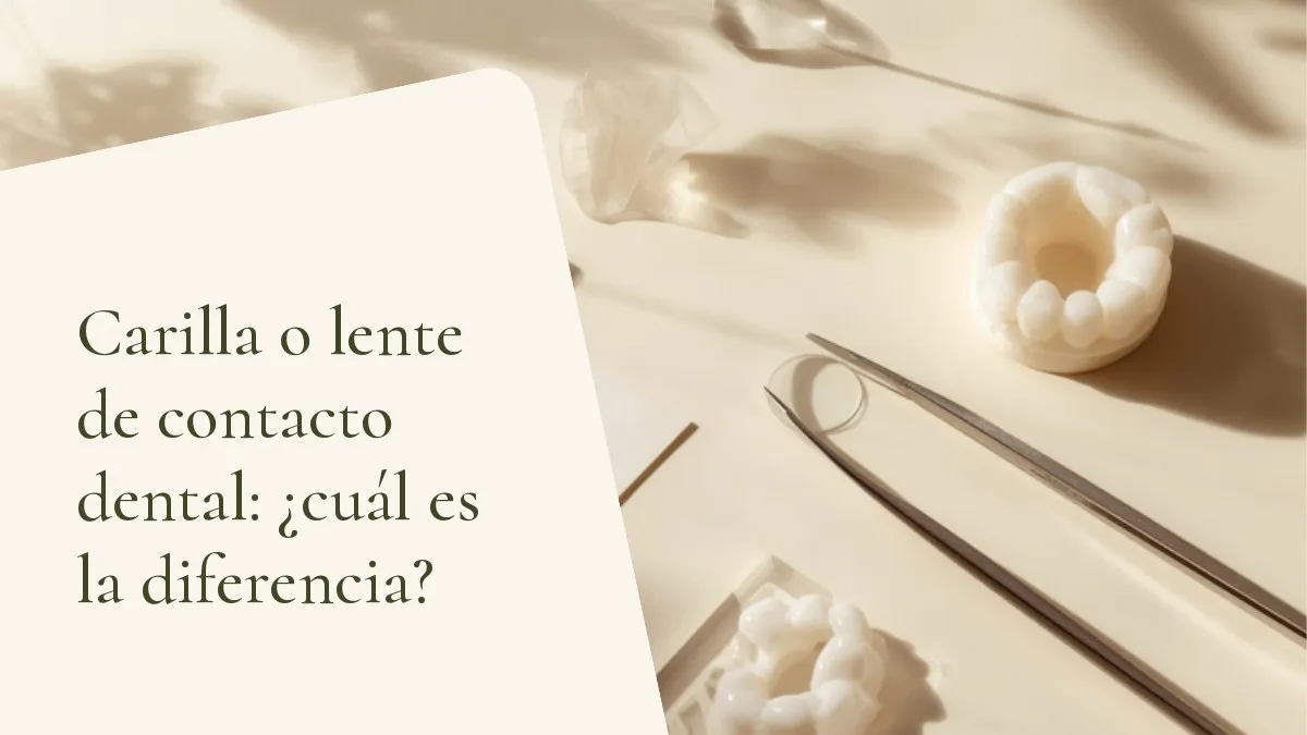 Objetos de odontología relacionados con el tema sobre una superficie clara — portada del artículo 'Carilla o lente de contacto dental: ¿cuál es la diferencia?', del consultorio de la Dra. Cléo Salustiano, dentista en Mooca, São Paulo.