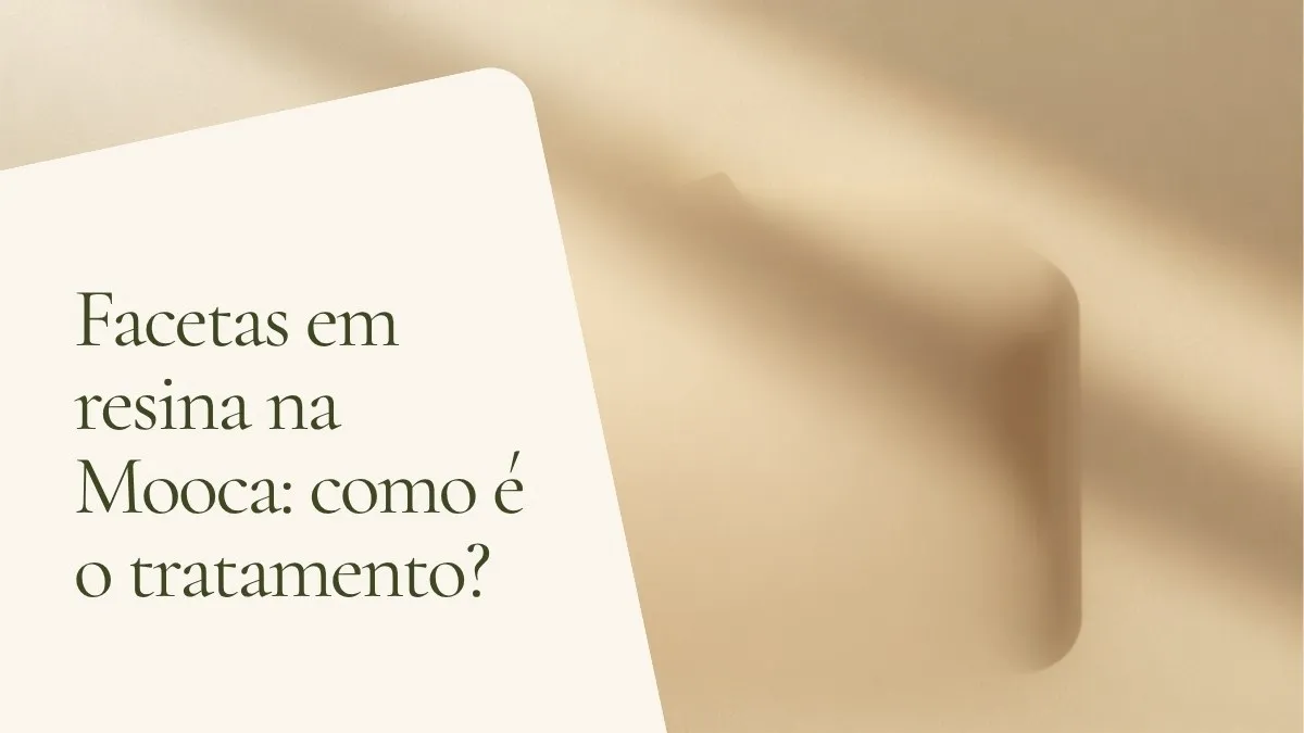 Objetos de odontologia relacionados ao tema sobre superfície clara — capa do artigo 'Facetas em resina na Mooca: como é o tratamento?', do consultório da Dra. Cléo Salustiano, dentista na Mooca, São Paulo.