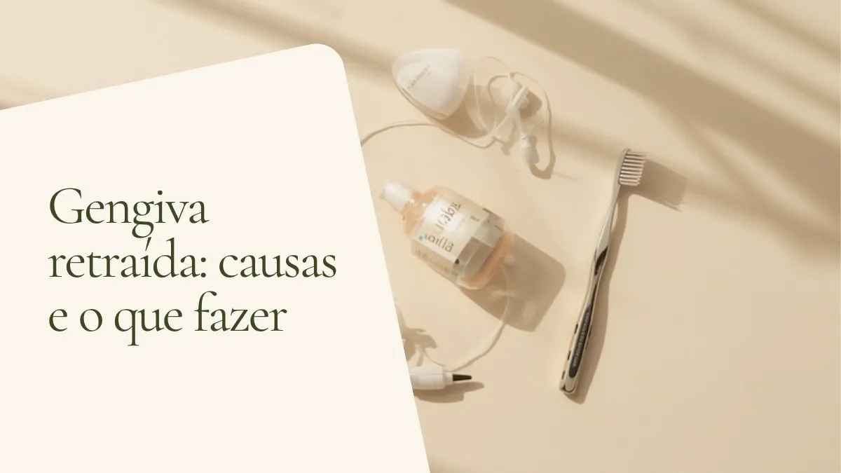 Objetos de odontologia relacionados ao tema sobre superfície clara — capa do artigo 'Gengiva retraída: causas e o que fazer', do consultório da Dra. Cléo Salustiano, dentista na Mooca, São Paulo.