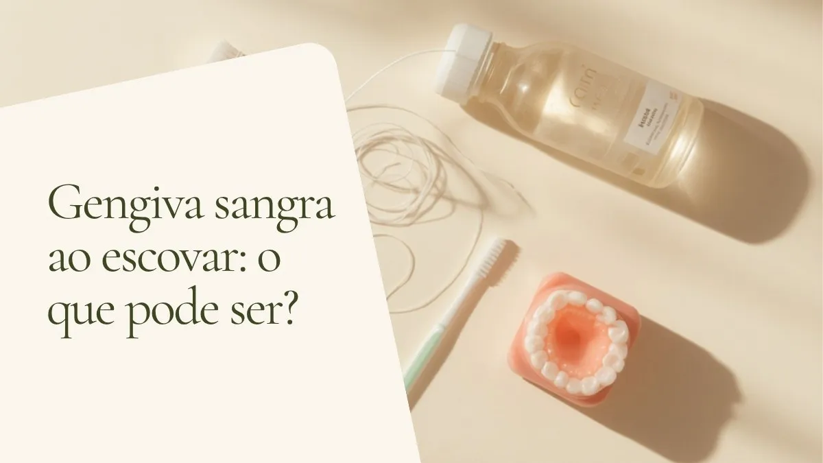 Objetos de odontologia relacionados ao tema sobre superfície clara — capa do artigo 'Gengiva sangra ao escovar: o que pode ser?', do consultório da Dra. Cléo Salustiano, dentista na Mooca, São Paulo.