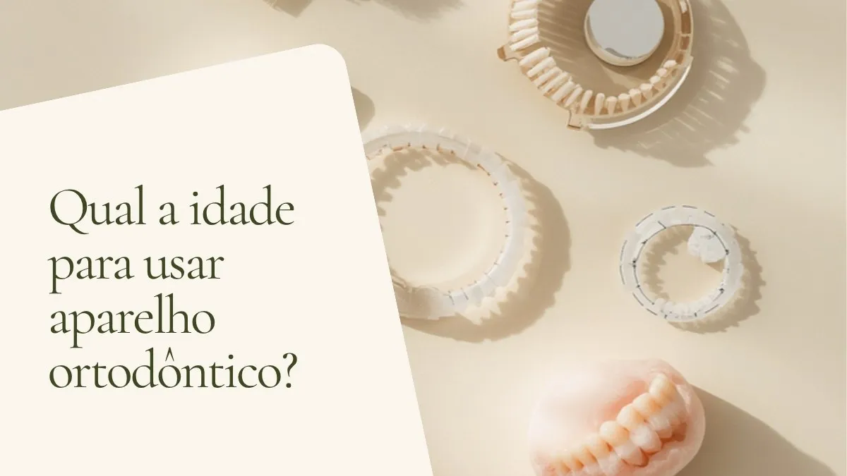 Objetos de odontologia relacionados ao tema sobre superfície clara — capa do artigo 'Qual a idade para usar aparelho ortodôntico?', do consultório da Dra. Cléo Salustiano, dentista na Mooca, São Paulo.