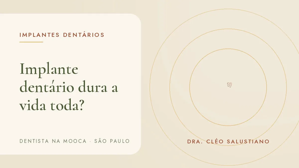 Capa do artigo 'Implante dentário dura a vida toda? O que os estudos mostram', do consultório da Dra. Cléo Salustiano, dentista na Mooca, São Paulo.