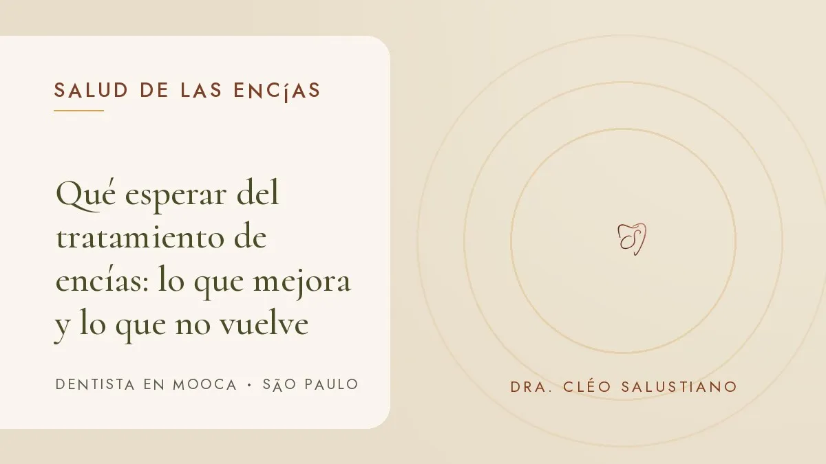 Objetos de odontología sobre una superficie clara: portada del artículo 'Qué esperar del tratamiento de encías', del consultorio de la Dra. Cléo Salustiano, dentista en Mooca, São Paulo.