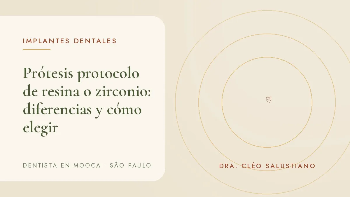 Prótesis protocolo de arcada completa sobre implantes, vista de cerca — portada del artículo 'Prótesis protocolo de resina o zirconio: diferencias y cómo elegir', del consultorio de la Dra. Cléo Salustiano, dentista en Mooca, São Paulo.