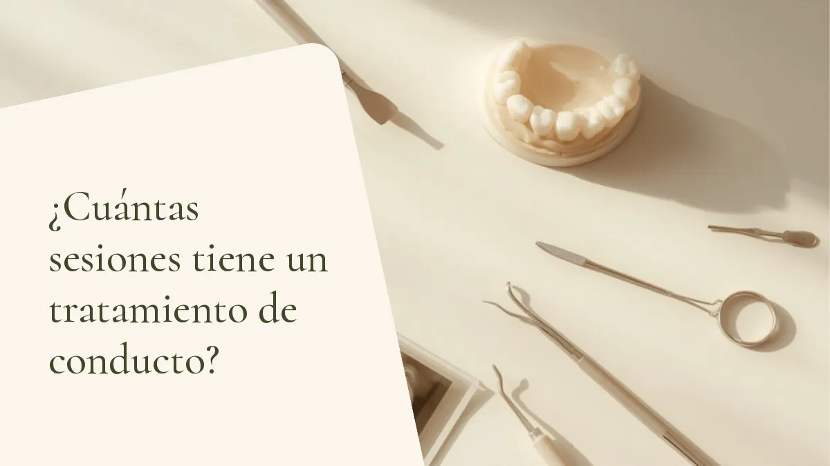 Instrumentos de odontología relacionados con el tema sobre una superficie clara — portada del artículo '¿Cuántas sesiones tiene un tratamiento de conducto?', del consultorio de la Dra. Cléo Salustiano, dentista en Mooca, São Paulo.