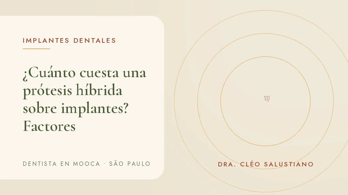 Modelo de prótesis híbrida sobre implantes en una superficie clara — portada del artículo '¿Cuánto cuesta una prótesis híbrida sobre implantes?', del consultorio de la Dra. Cléo Salustiano, dentista en Mooca, São Paulo.