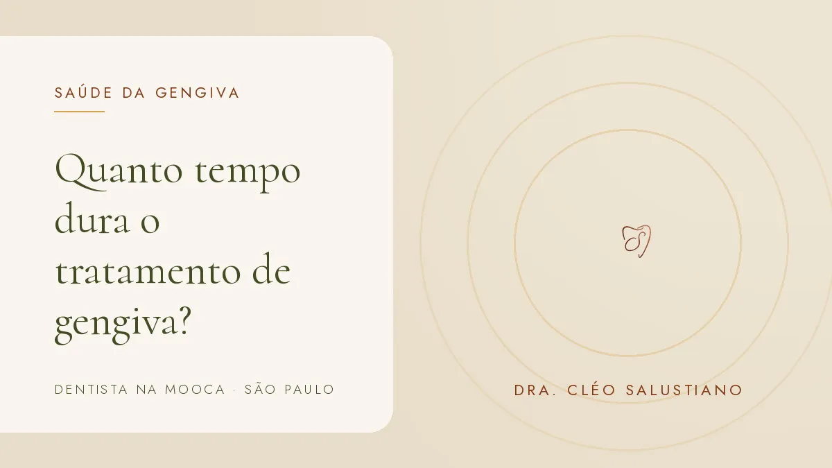 Objetos de odontologia sobre superfície clara — capa do artigo 'Quanto tempo dura o tratamento de gengiva?', do consultório da Dra. Cléo Salustiano, dentista na Mooca, São Paulo.